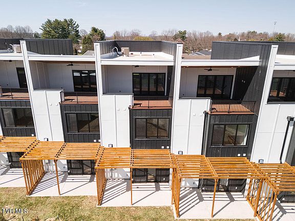 3rd image of 1533 Pactolas Rd #105