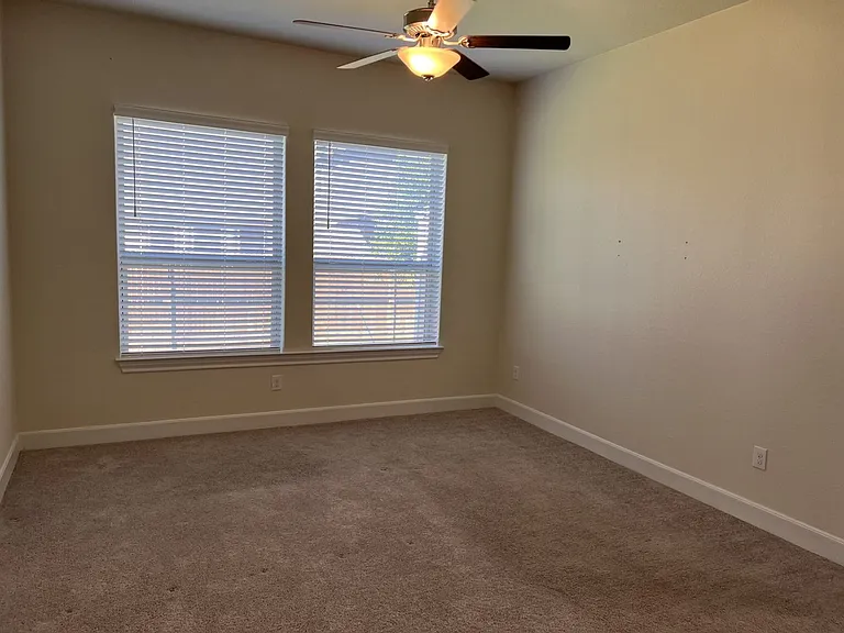 10215 High Noon Dr — Photo 21