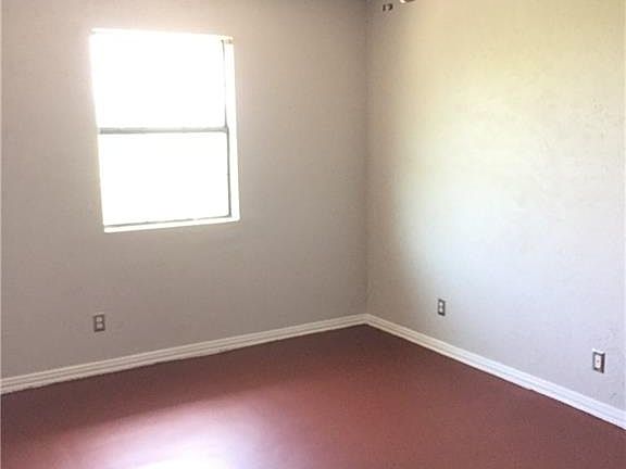 4th image of 516 S Park Dr #202
