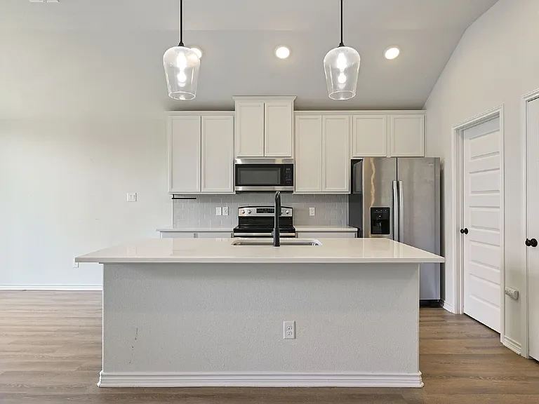 3109 Brady Ct — Photo 2