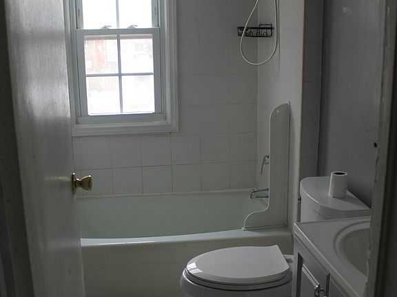 3rd image of 110 Warren Ave #110