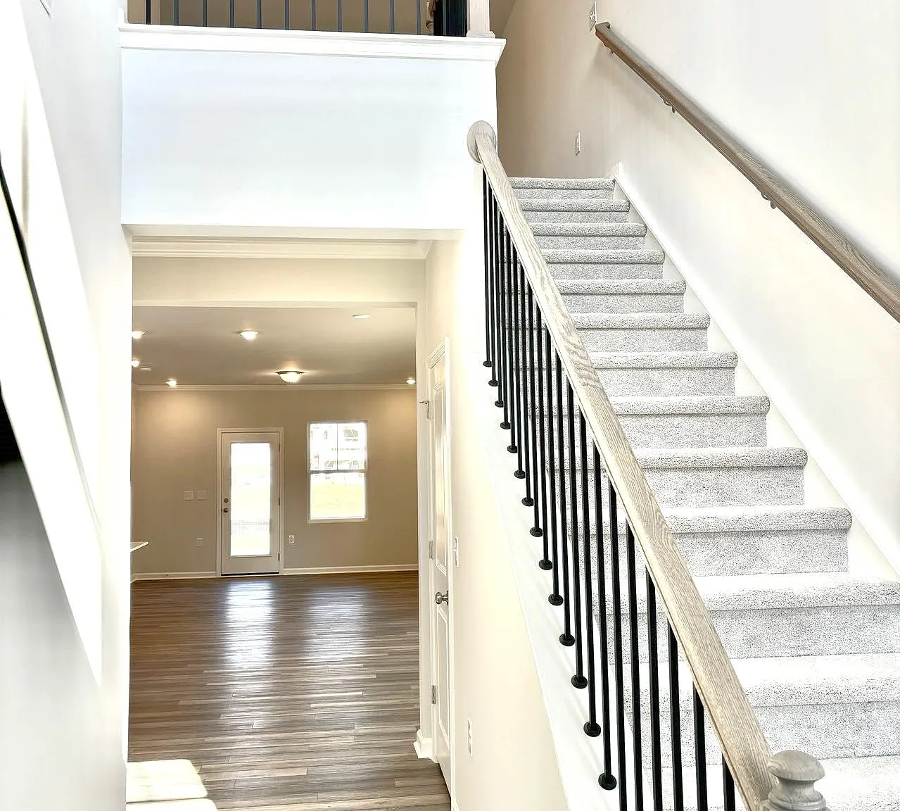 4 bed, 2132 sqft, $1,995 — Photo 2
