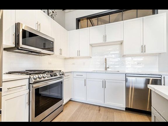 5th image of 1301 W Madison St APT 607