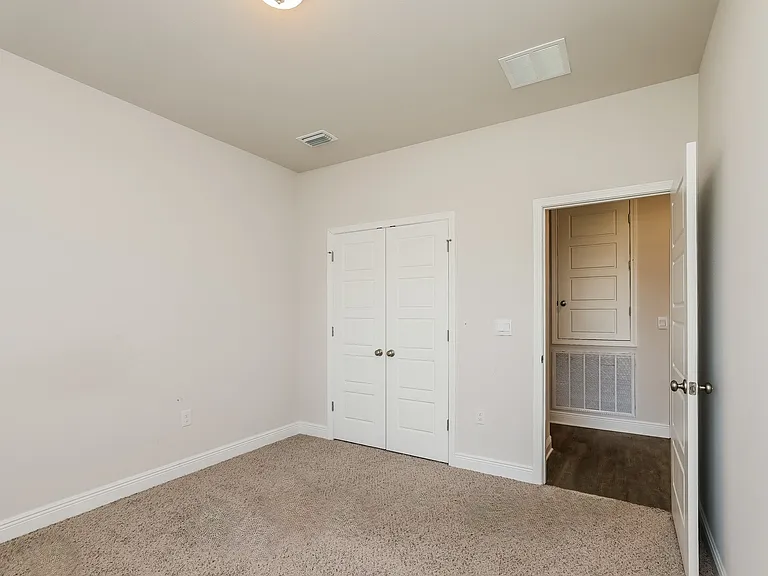 110 London Cir — Photo 13