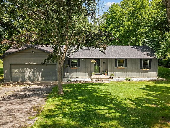 2nd image of 1438 N Woodview Road