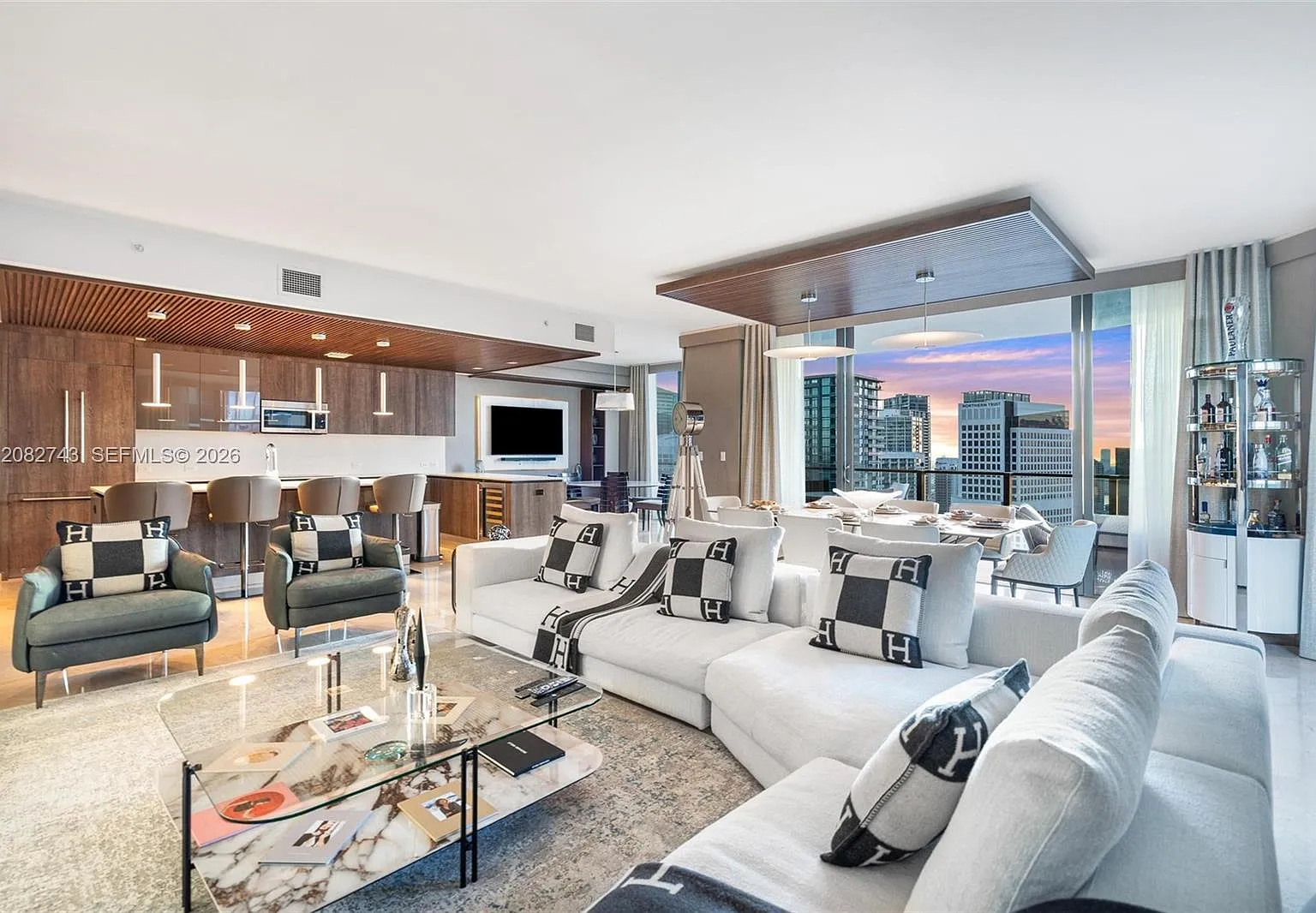 Rise Condo — Photo 2