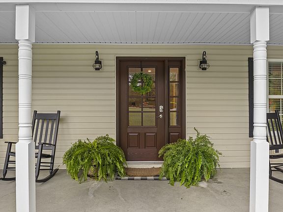 4th image of 376 Oak Ridge Rd