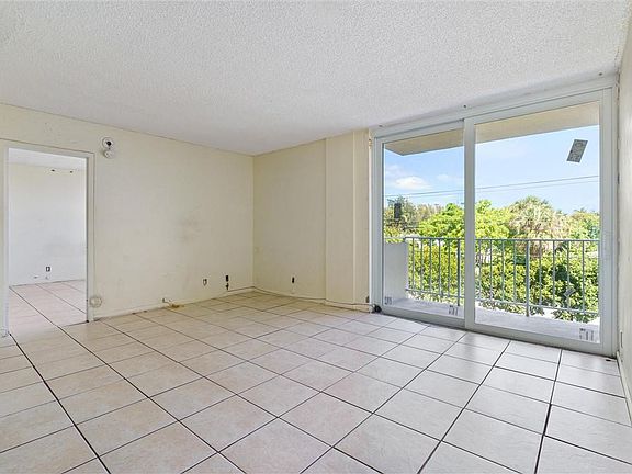2nd image of 1050 SE 15th Street #303