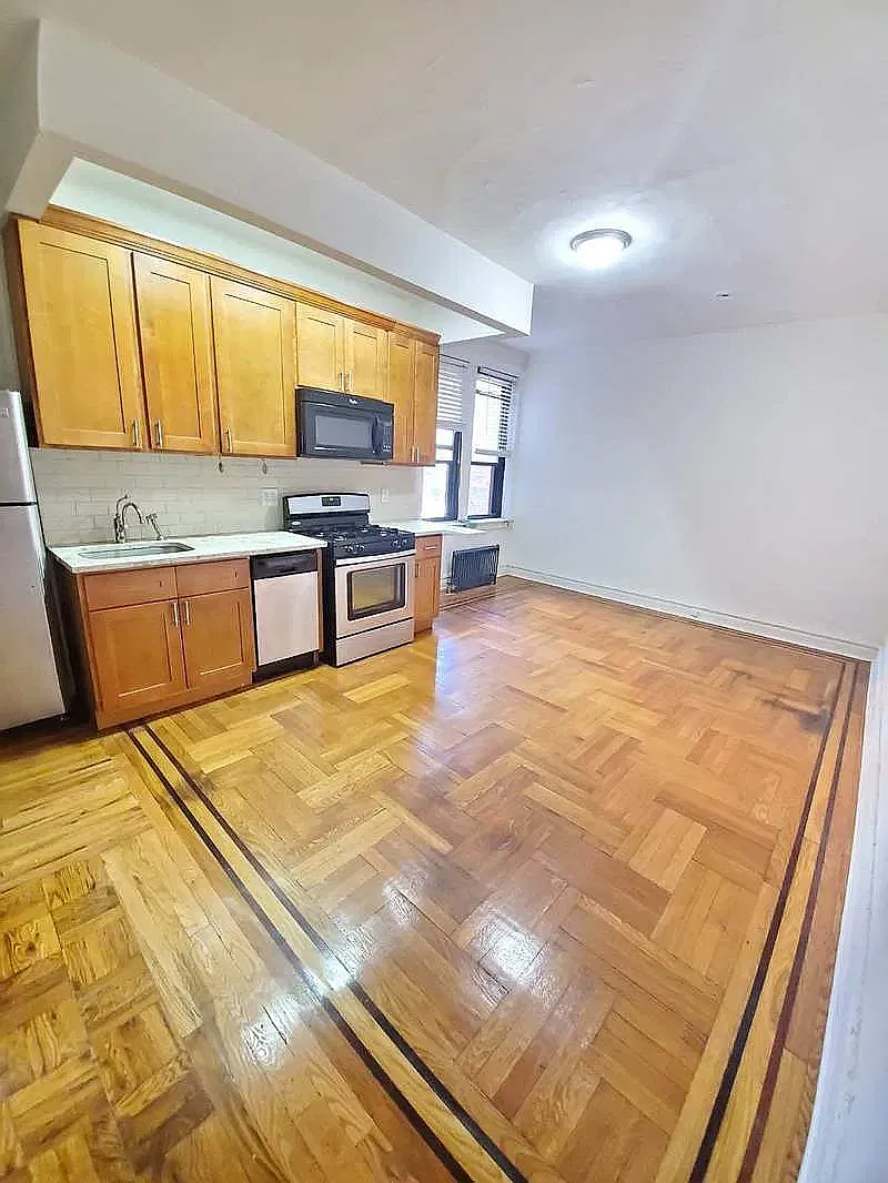 724 East 27th Street — Photo 2