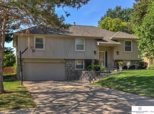 12311 Parker Cir, Omaha, NE 68154