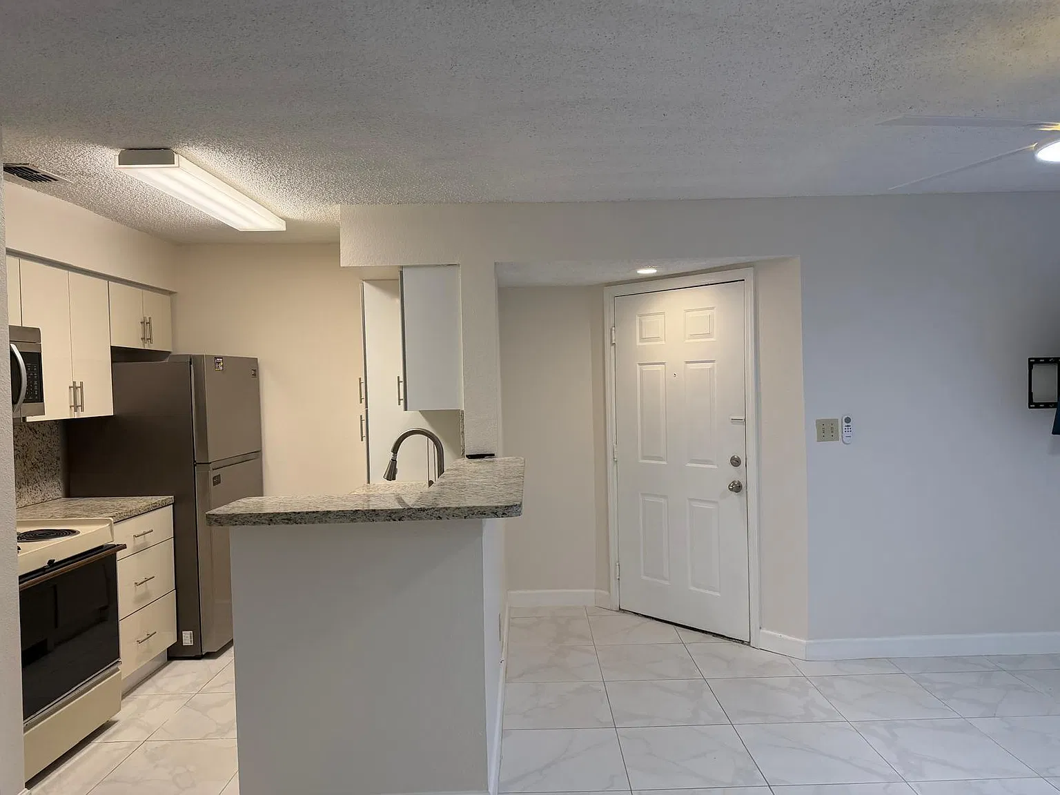 1 bed, 1.0 bath, 805 sqft, $1,790 — Photo 2