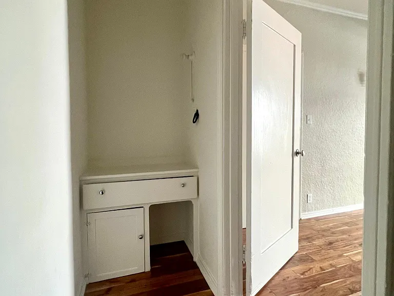 1426 N Edgemont St #10 — Photo 7