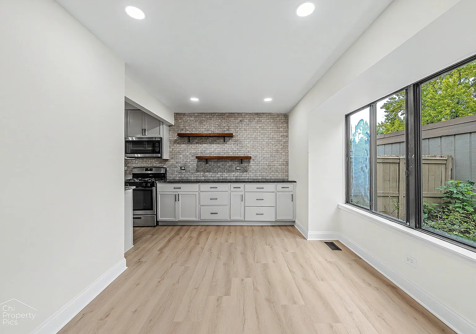 3 bed, 1762 sqft, $2,795 — Photo 3