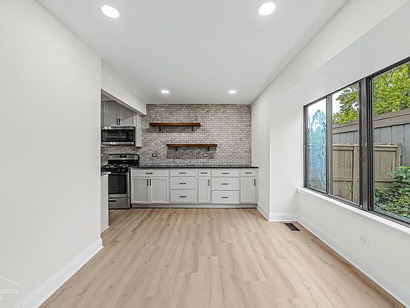 3rd image of 524 Yosemite Ct