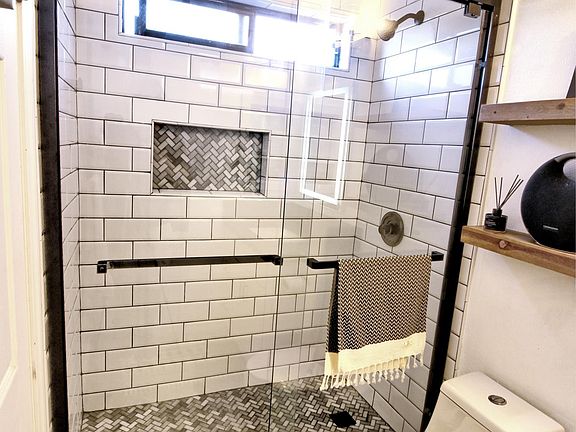 Master ensuite bathroom