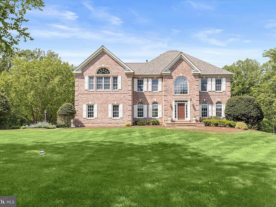 1st image of 114 Sagewood Ct