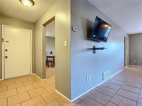 5th image of 5240 Poinsetta Ave