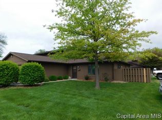 24 Brookside Pl, Springfield, IL 62704