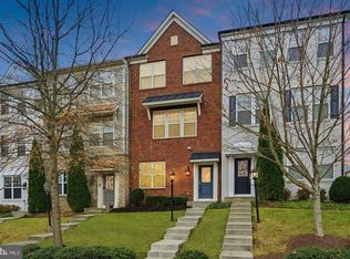 43911 Eastgate View Dr, Chantilly, VA 20152