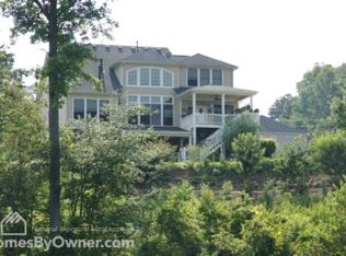 7511 Breezy Lake Ln, Flowery Branch, GA 30542