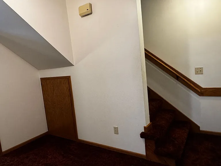 127 E Adams St #B7 — Photo 22