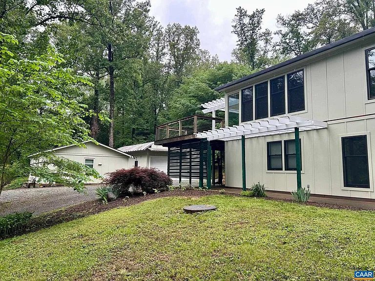 652 Ivy Hl — Photo 22