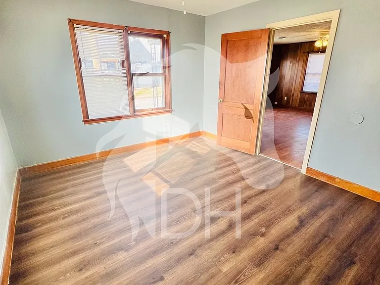 2302 E Elm Ave — Photo 8