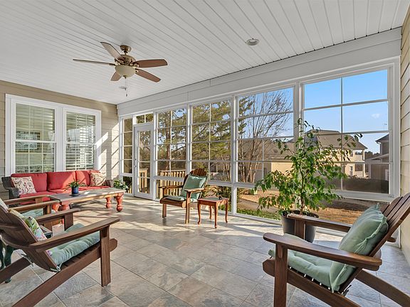 2nd image of 305 Castlemaine Dr
