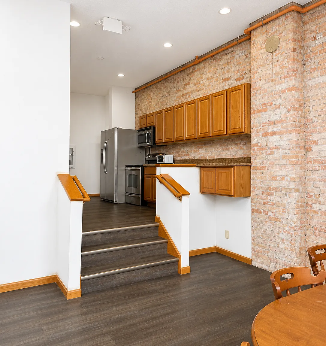 6 bed, 2620 sqft, $750 — Photo 2