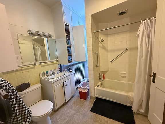 5th image of 310 N Clinton St APT 7