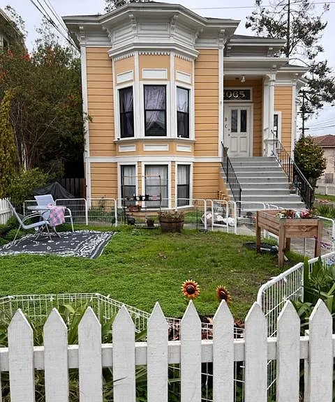 2065 Alameda Ave — Photo 2