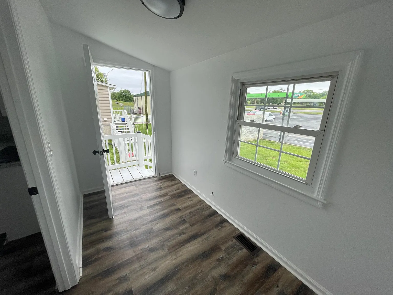 2 bed, 624 sqft, $1,200 — Photo 4