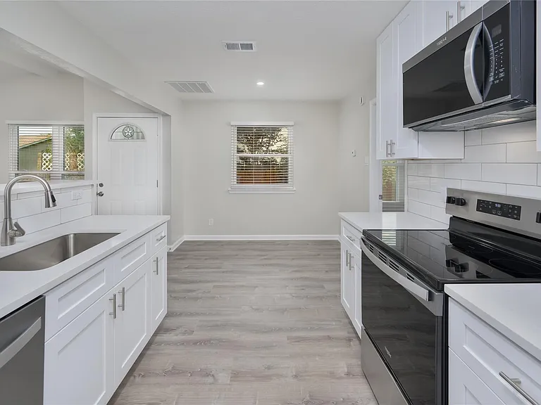 520 Cutty Trl #B — Photo 1