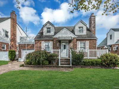 16 William Street, New Hyde Park, NY, 11040