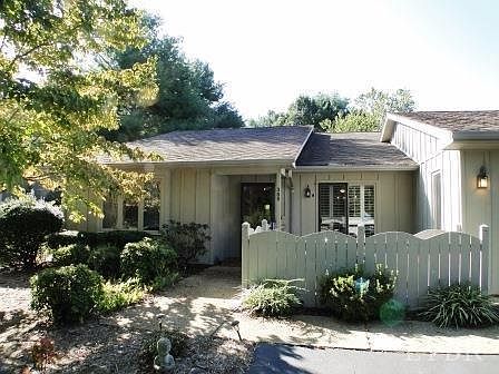 1st image of 300 St Paul Dr