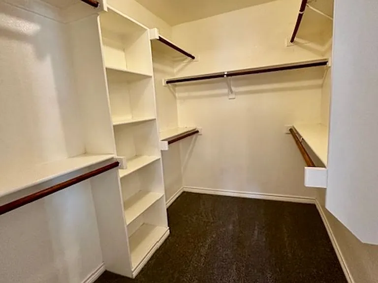 7005 Crenshaw Ln — Photo 18