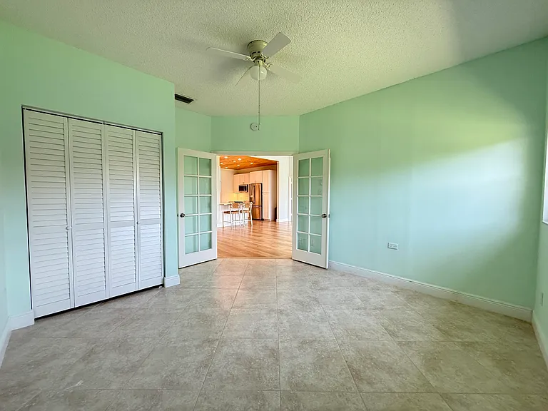 225 N Lakeshore Dr — Photo 39