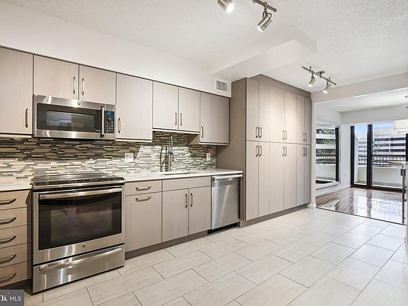 3rd image of 1300 Crystal Dr APT 610S