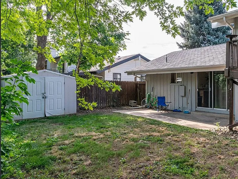 2633 Sherwood Cir — Photo 25