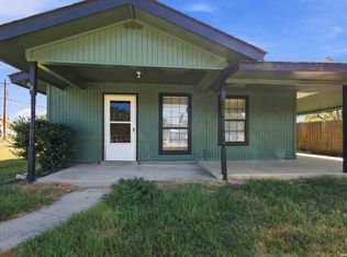 216 N Tom St, Poth, TX 78147