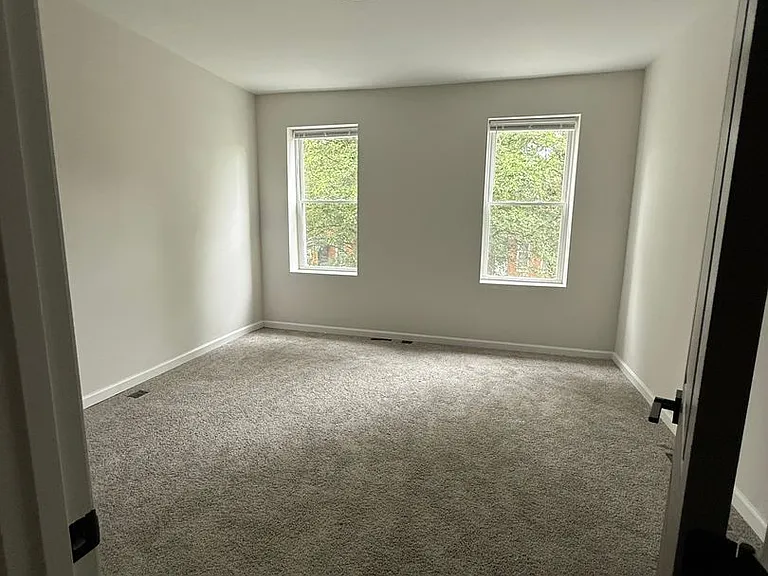 1811 N Dukeland St — Photo 8