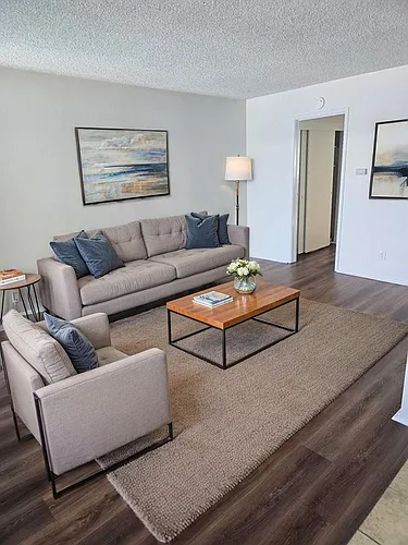 308 W Queen St Photo 1