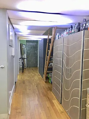 Rented by Manhattan Management LLC | media 28