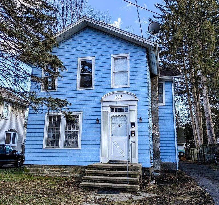 1st image of 817 W Church St