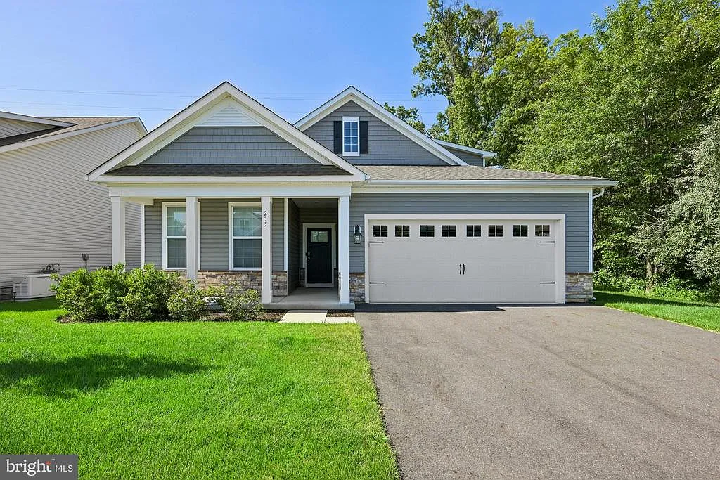 3 bed, 3.0 bath, 2442 sqft, $4,200 — Photo 1