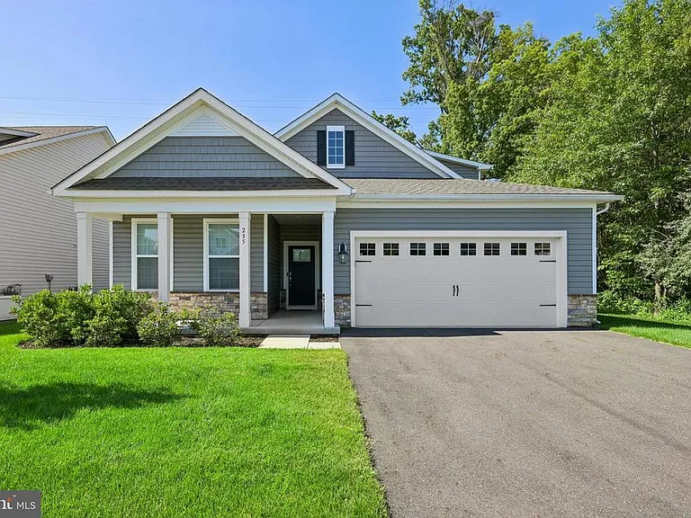 235 Congressional Ct — Photo 1