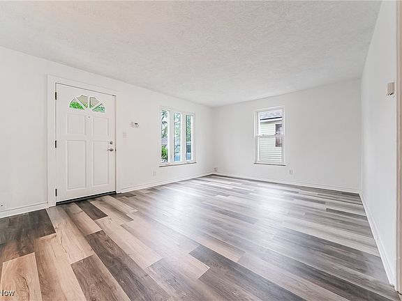 2nd image of 18600 Rockland Ave