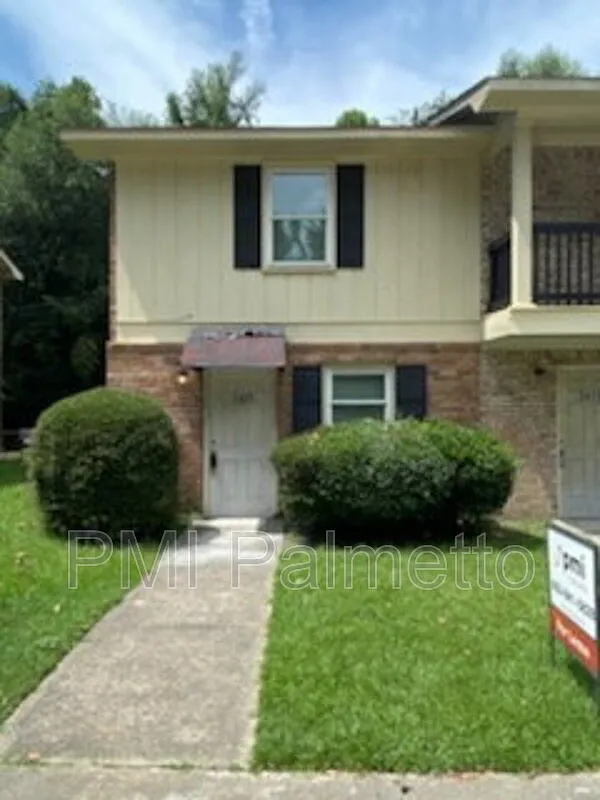2 bed, 1.5 bath, 1025 sqft, $1,300 — Photo 1