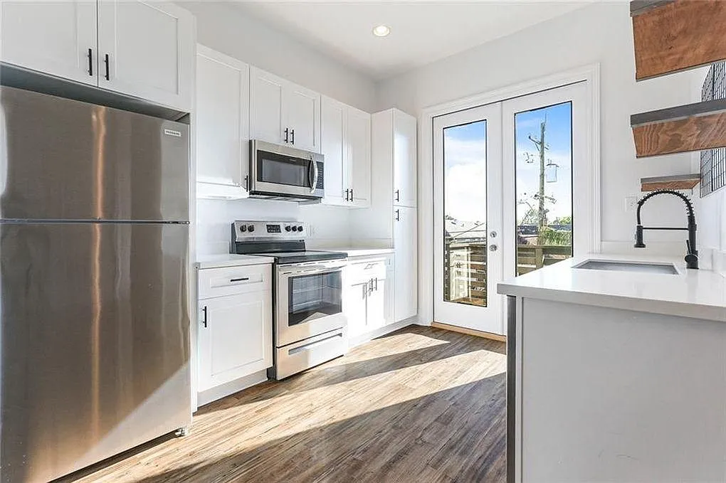 2315 Barracks St — Photo 2