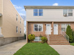 37 Metcalfe St, Staten Island, NY 10304